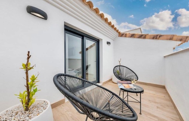 Resale - House - Finestrat - Urbanización
