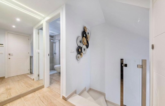 Resale - House - Finestrat - Urbanización