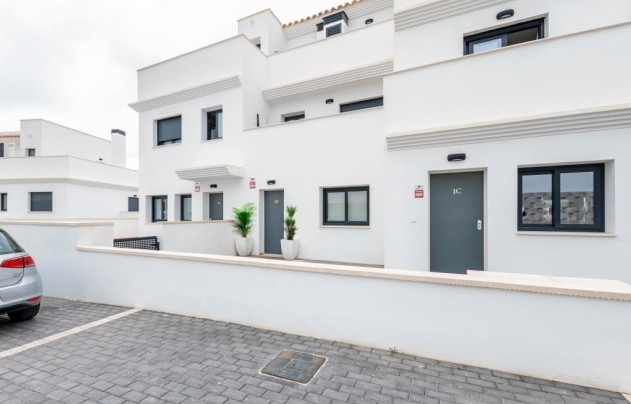 Resale - House - Finestrat - Urbanización