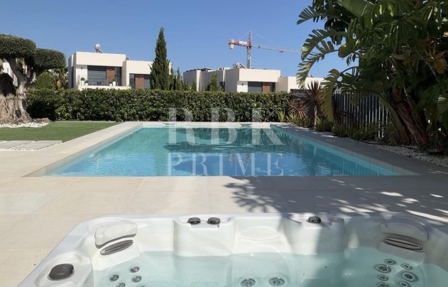 Resale - Villa - Finestrat