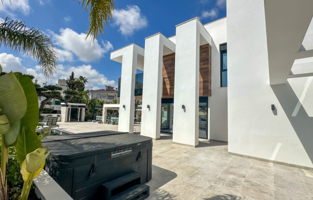 Resale - Villa - Orihuela Costa - Villamartín