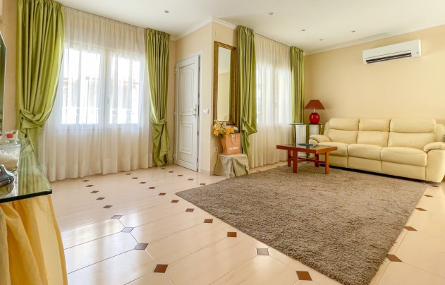 Resale - Villa - Torrevieja - Cabo Cervera
