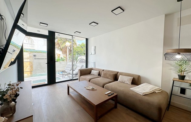 Resale - Townhouse / Terraced House - Torrevieja - Aguas Nuevas