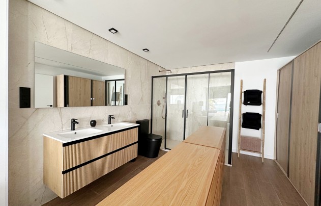 Resale - Townhouse / Terraced House - Torrevieja - Aguas Nuevas