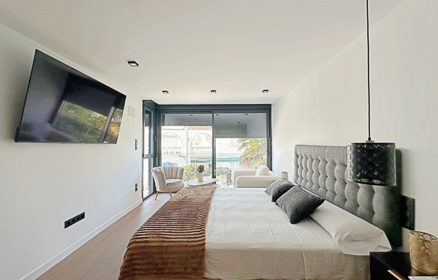 Resale - Townhouse / Terraced House - Torrevieja - Aguas Nuevas