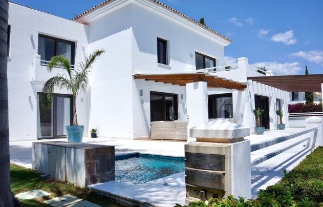 Resale - Villa - Marbella - Nueva Andalucía