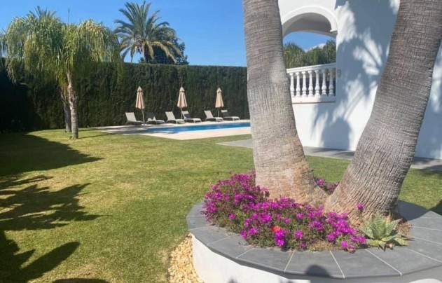 Resale - Villa - Marbella - Nueva Andalucía