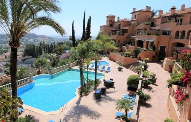 Resale - Apartment - Marbella - Nueva Andalucía