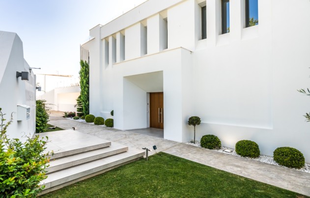 Resale - Villa - Marbella - Nueva Andalucía