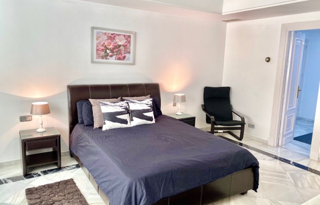 Resale - Apartment - Marbella - Puerto Banús