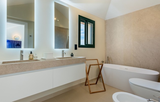 Resale - Apartment - Benahavis