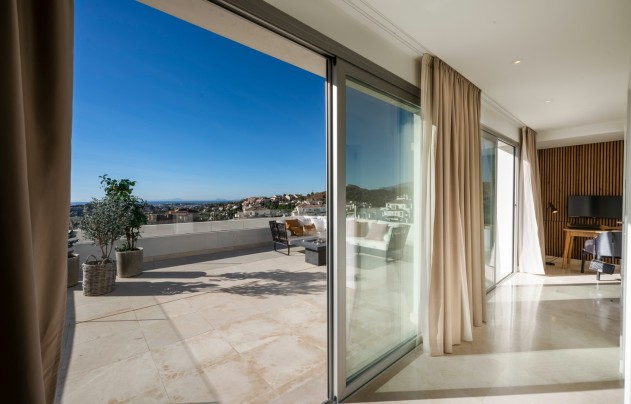 Resale - Apartment - Marbella - Nueva Andalucía