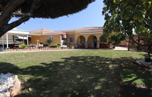 Resale - Villa - Torrevieja - Chaparral