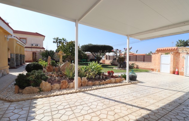 Resale - Villa - Torrevieja - Chaparral