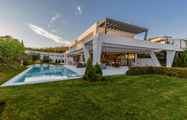 Resale - Villa - Marbella - Nueva Andalucía