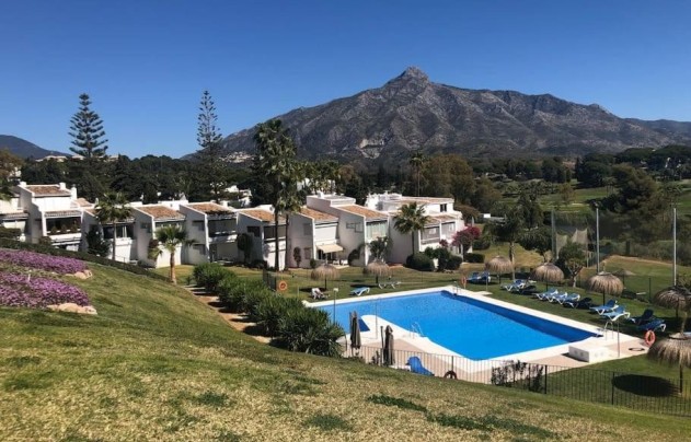 Resale - Apartment - Marbella - Nueva Andalucía