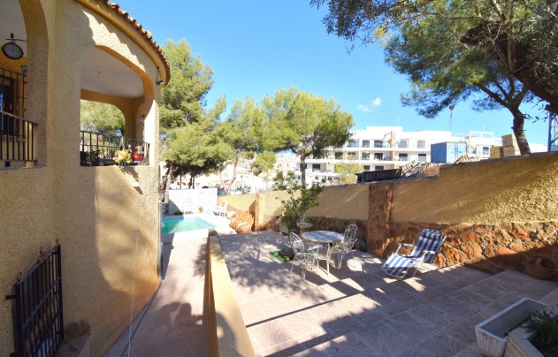 Resale - Villa - Orihuela Costa - Villamartín