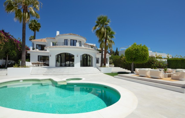 Resale - Villa - Marbella - Nueva Andalucía