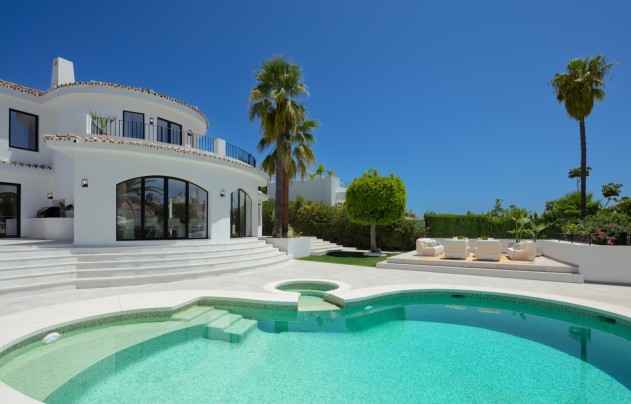 Resale - Villa - Marbella - Nueva Andalucía