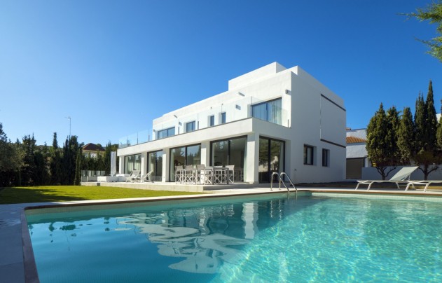 Resale - Villa - Marbella - Nueva Andalucía