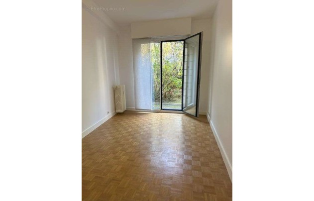Resale - Apartment - Paris