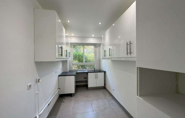 Resale - Apartment - Paris