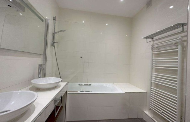 Resale - Apartment - Paris