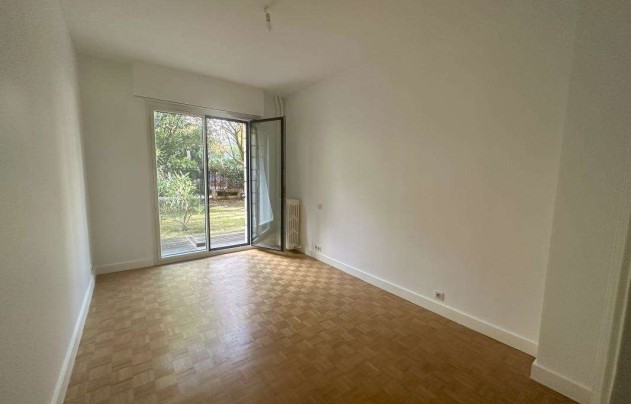 Resale - Apartment - Paris