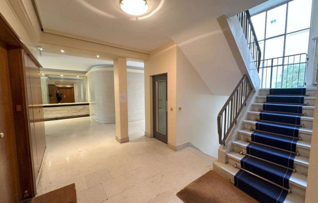 Resale - Apartment - Paris