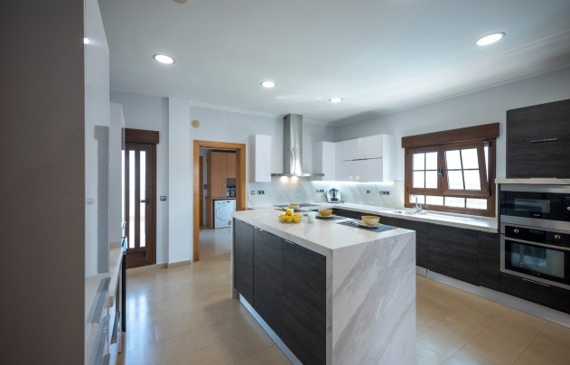 Resale - Villa - Avileses