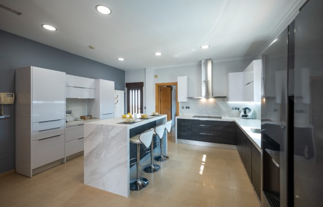 Resale - Villa - Avileses