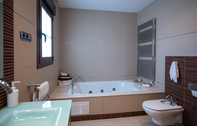 Resale - Villa - Avileses