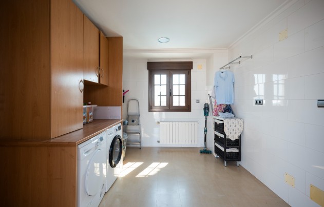 Resale - Villa - Avileses