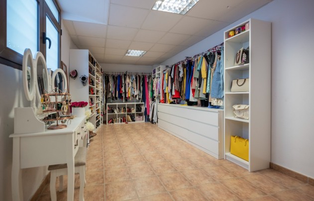 Resale - Villa - Avileses