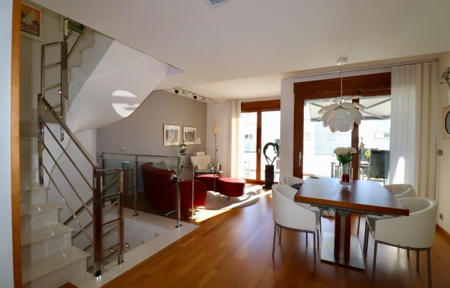 Resale - House - Guardamar del Segura