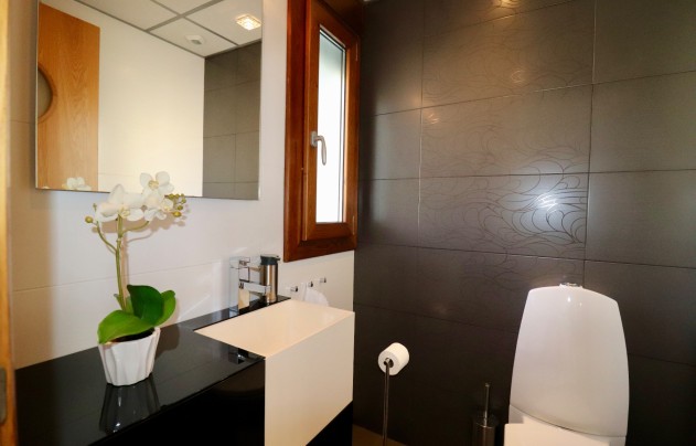 Resale - House - Guardamar del Segura