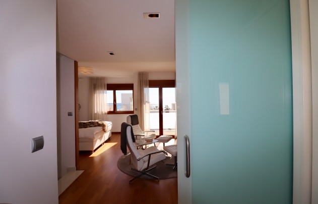 Resale - House - Guardamar del Segura