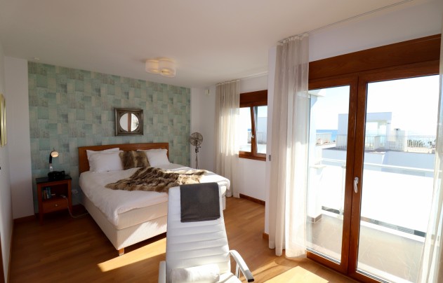 Resale - House - Guardamar del Segura