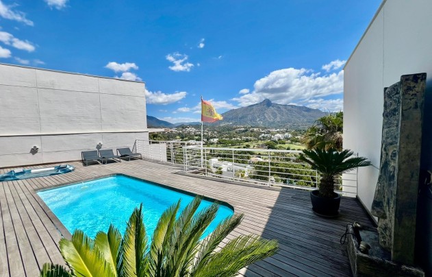 Resale - Apartment - Marbella - Nueva Andalucía