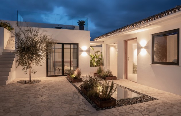 Resale - Villa - Marbella - Nueva Andalucía