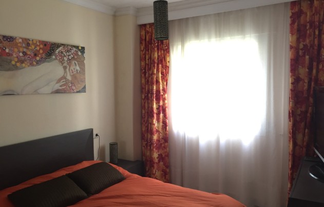 Resale - Apartment - Marbella - Nueva Andalucía