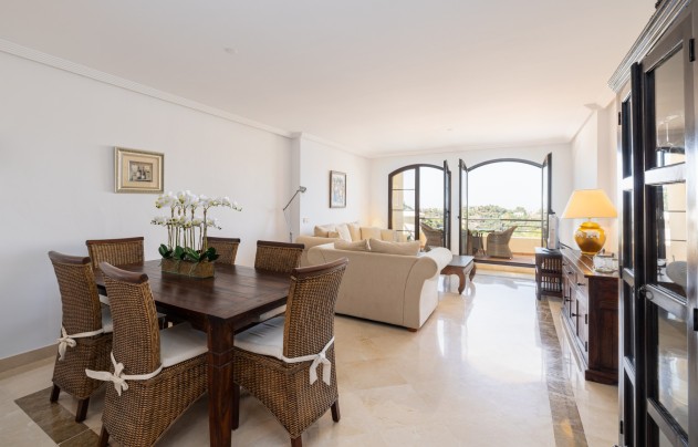 Resale - Apartment - Benahavis - Los Arqueros