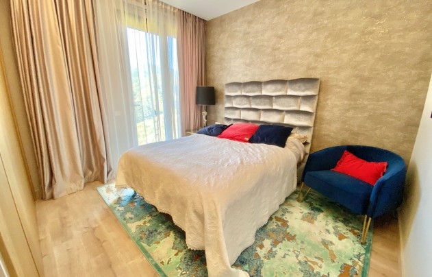 Resale - Apartment - Benahavis - La Quinta