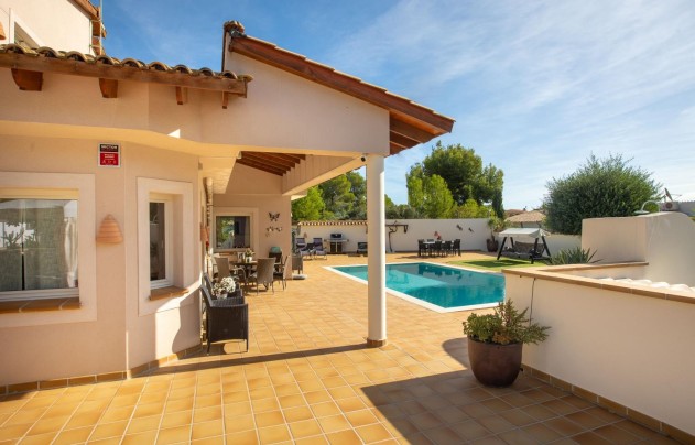 Resale - Villa - Alfas del Pí
