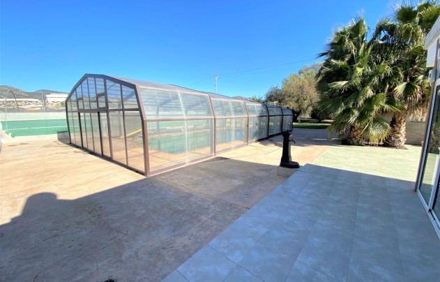 Resale - Villa - Sax