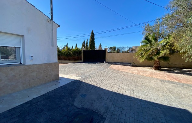 Resale - Villa - Sax