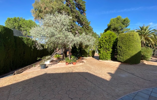 Resale - Villa - Petrer