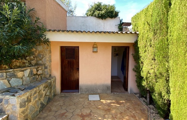 Resale - Villa - Petrer