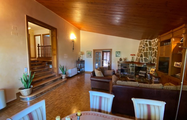 Resale - Villa - Petrer