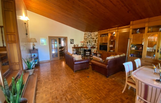 Resale - Villa - Petrer